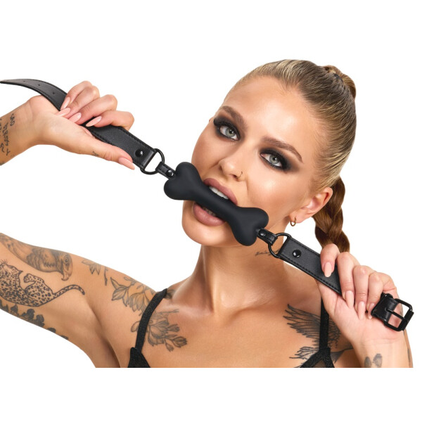 Schwarzer Silikon-Knebel in Knochenform mit Lederimitat-Riemen von Bad Kitty